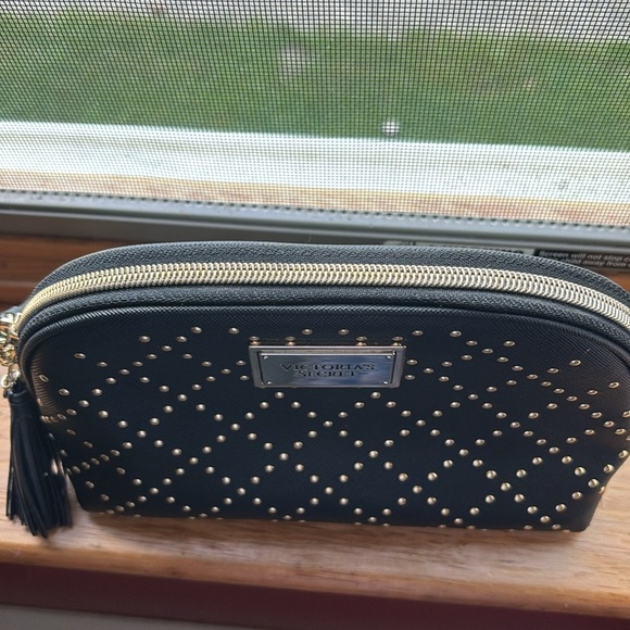 COPY - Victoria’s secret zip up makeup bag - Picture 5 of 8